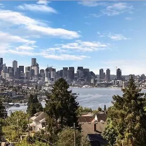 rooftop-patio-with-waterview-private-garden-grill-3br-3ba.seattlehotelsites.com/